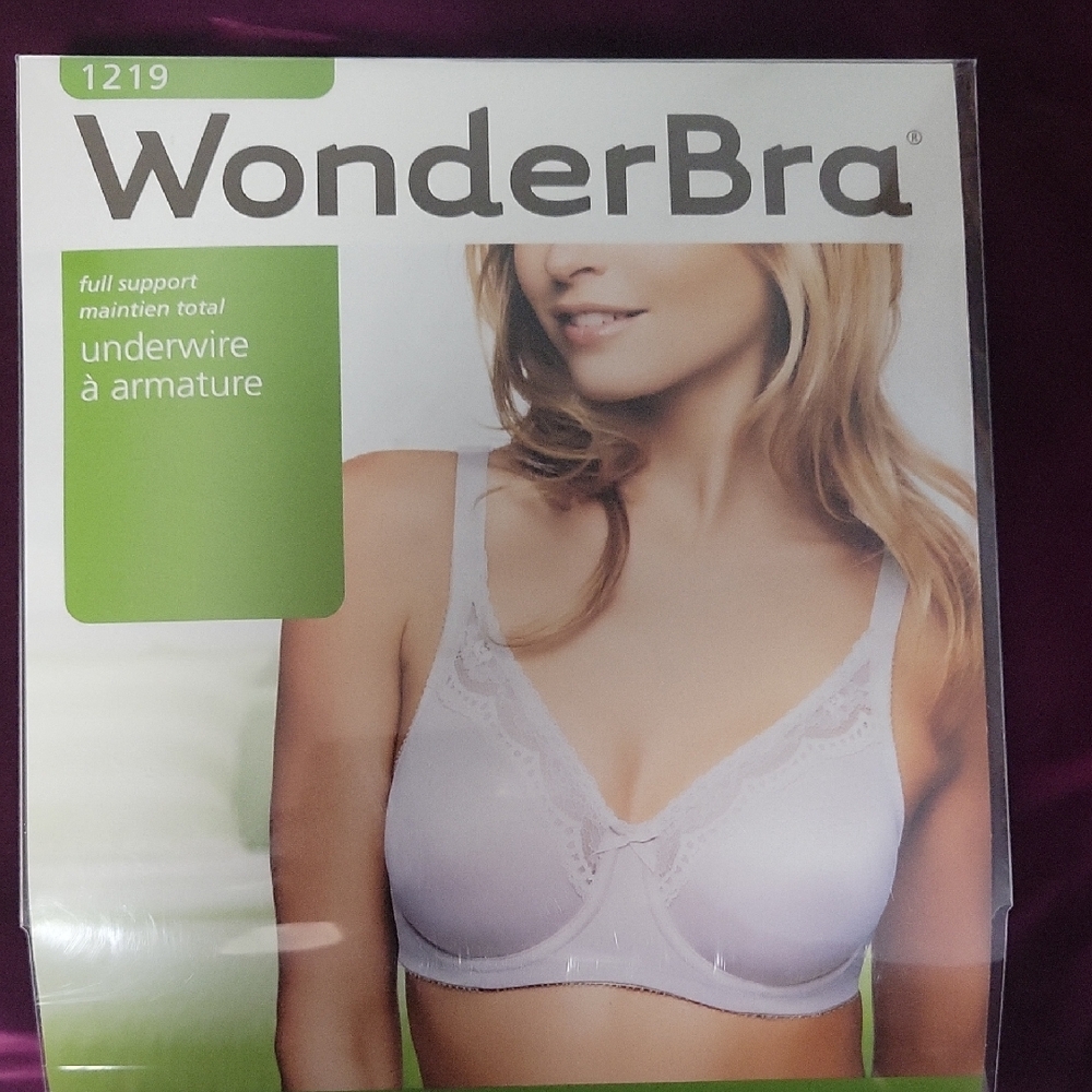 WonderBra Women's Full Support Underwire Bra - White